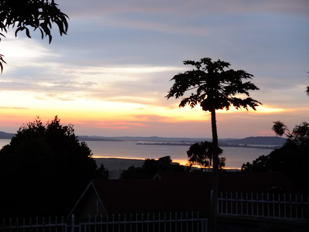 Carpe Diem Guesthouse Entebbe Exteriér fotografie